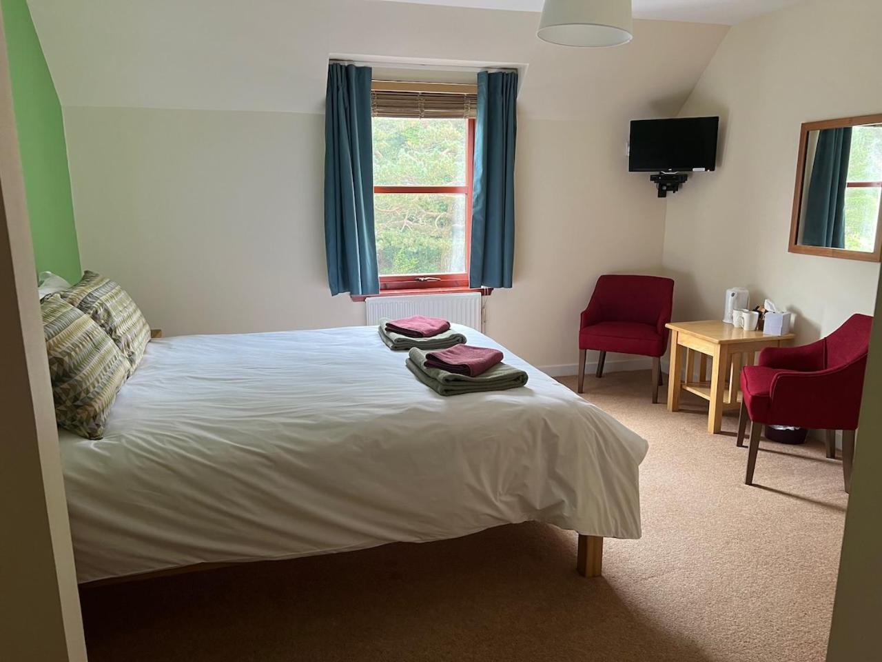 Lochailort Inn Room photo
